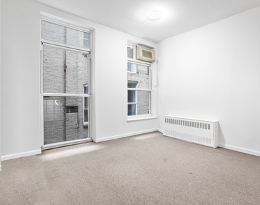 33 Gold Street - Photo Thumbnail 2