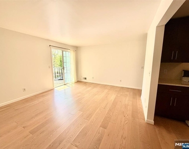 901 Tuliptree - Photo Thumbnail 1