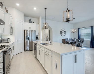 19200 Aqua Shore Drive - Photo Thumbnail 5