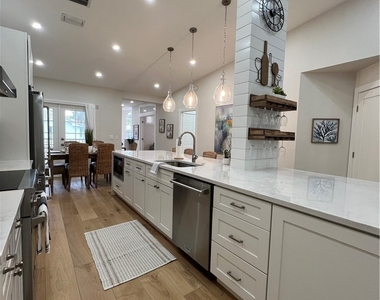 7087 Barrington Circle - Photo Thumbnail 41
