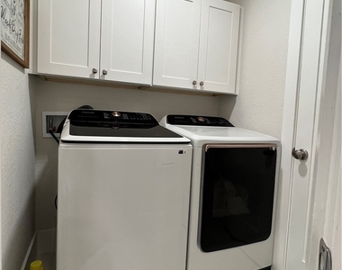 7087 Barrington Circle - Photo Thumbnail 5