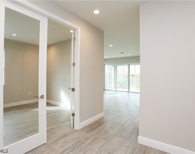 2626 Seychelles Circle - Photo Thumbnail 5