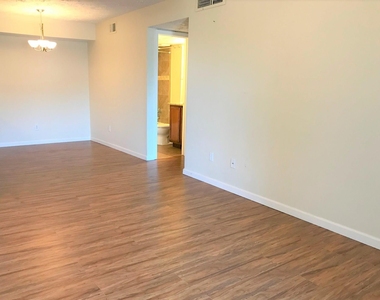 10555 Turtlewood Court - Photo Thumbnail 4