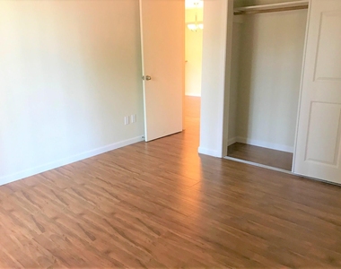 10555 Turtlewood Court - Photo Thumbnail 8