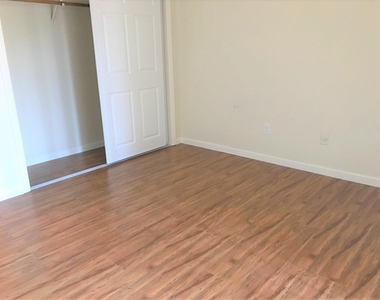 10555 Turtlewood Court - Photo Thumbnail 7