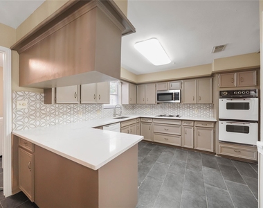 12719 Ashford Chase Drive - Photo Thumbnail 8