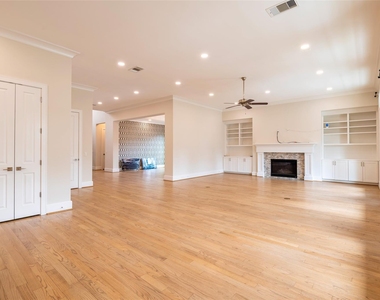 1507 Martin Street - Photo Thumbnail 16