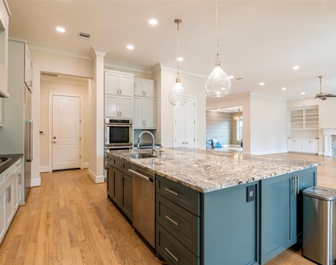 1507 Martin Street - Photo Thumbnail 6