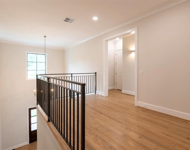 1507 Martin Street - Photo Thumbnail 23