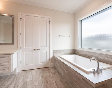1507 Martin Street - Photo Thumbnail 27