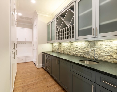 1507 Martin Street - Photo Thumbnail 11