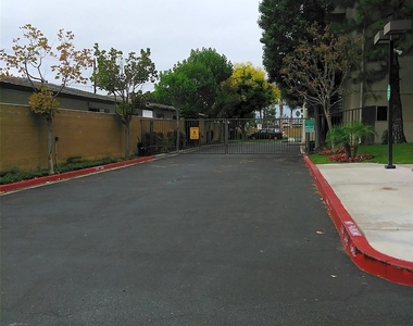 25109 Ebony Ln - Photo Thumbnail 6
