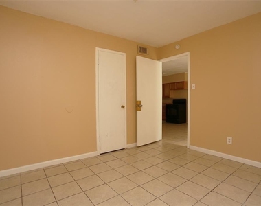 2460 W Shane Street - Photo Thumbnail 8