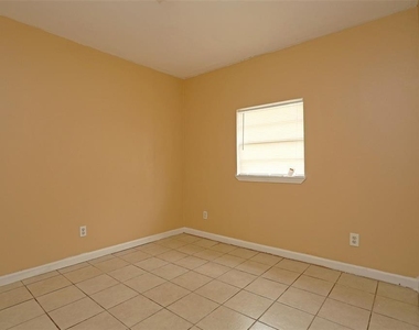 2460 W Shane Street - Photo Thumbnail 5