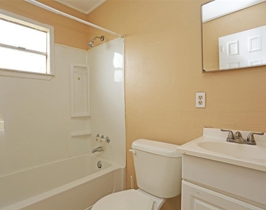 2460 W Shane Street - Photo Thumbnail 4
