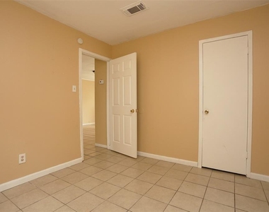 2460 W Shane Street - Photo Thumbnail 6