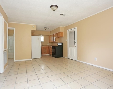 2460 W Shane Street - Photo Thumbnail 1