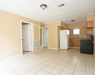 2460 W Shane Street - Photo Thumbnail 2