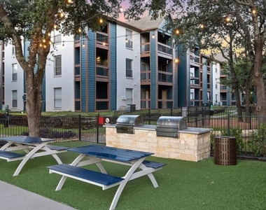 10951 Laureate Drive - Photo Thumbnail 4