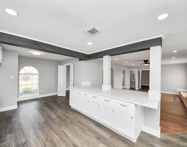 15423 Ridingwood Drive - Photo Thumbnail 15