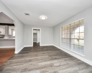 15423 Ridingwood Drive - Photo Thumbnail 6