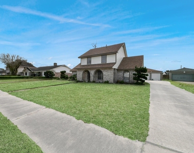 15423 Ridingwood Drive - Photo Thumbnail 2