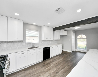 15423 Ridingwood Drive - Photo Thumbnail 17