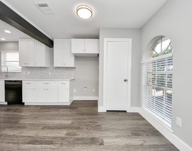 15423 Ridingwood Drive - Photo Thumbnail 12