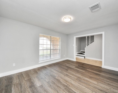 15423 Ridingwood Drive - Photo Thumbnail 8