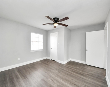 15423 Ridingwood Drive - Photo Thumbnail 14