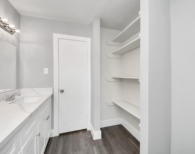 15423 Ridingwood Drive - Photo Thumbnail 34