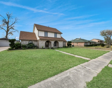 15423 Ridingwood Drive - Photo Thumbnail 3
