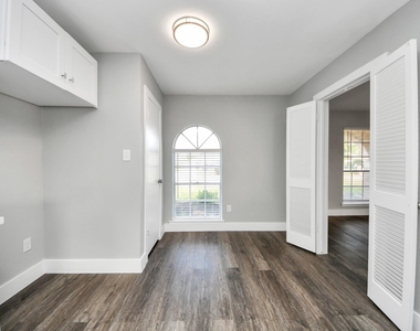 15423 Ridingwood Drive - Photo Thumbnail 11