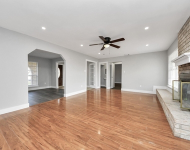 15423 Ridingwood Drive - Photo Thumbnail 9