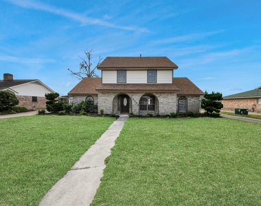 15423 Ridingwood Drive - Photo Thumbnail 4