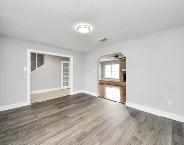 15423 Ridingwood Drive - Photo Thumbnail 7