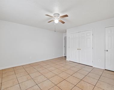 7742 Park Place Boulevard - Photo Thumbnail 5