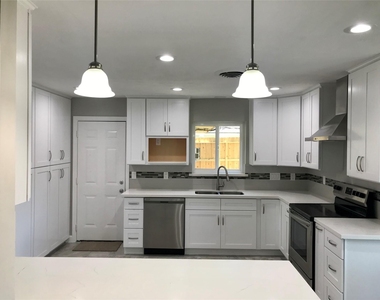 5470 Carew Street - Photo Thumbnail 5