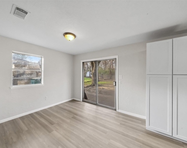 602 Reverse Street - Photo Thumbnail 5