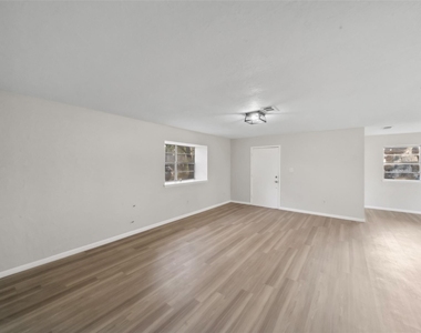 602 Reverse Street - Photo Thumbnail 11