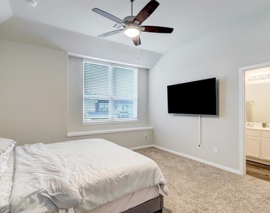 22219 Sovereign Heights Lane - Photo Thumbnail 3