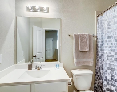 22219 Sovereign Heights Lane - Photo Thumbnail 5