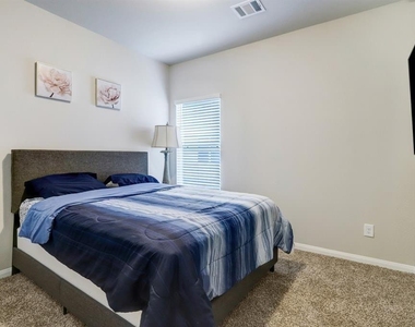 22219 Sovereign Heights Lane - Photo Thumbnail 6