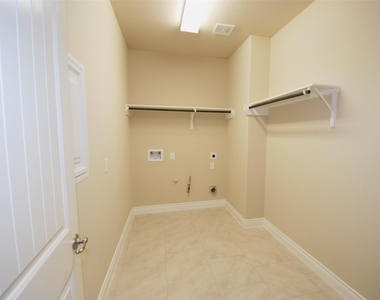 5607 S Denham Ridge Lane - Photo Thumbnail 32
