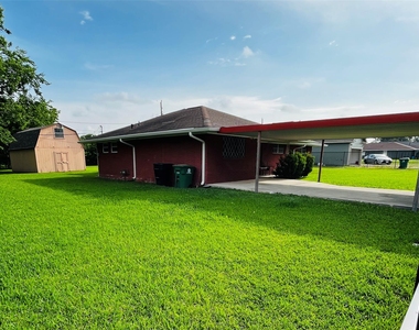 13421 Utica Street - Photo Thumbnail 2