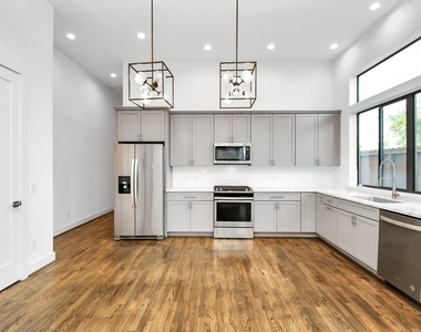 732 W 22nd Street - Photo Thumbnail 11