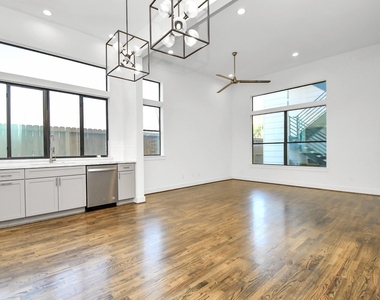 732 W 22nd Street - Photo Thumbnail 14