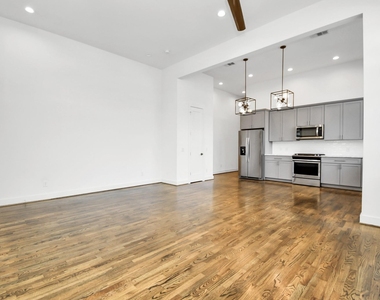 732 W 22nd Street - Photo Thumbnail 7