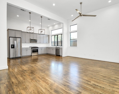 732 W 22nd Street - Photo Thumbnail 6