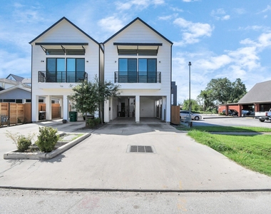 732 W 22nd Street - Photo Thumbnail 1